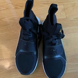 BRAND NEW WOMEN SNEAKERS 5.5US